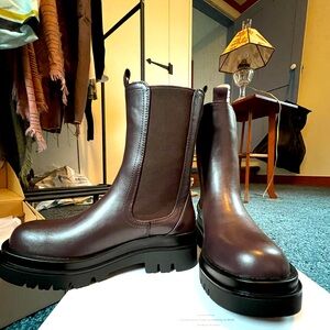 JustFab chelsea boots size 6.5 never worn